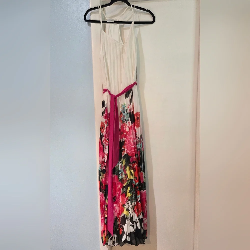 Women's Bisou Bisou Maxi Pleated White With Flower Design, Size 16 - Picture 1 of 15